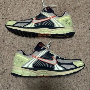 Men's Nike Zoom Vomero 5 size 12